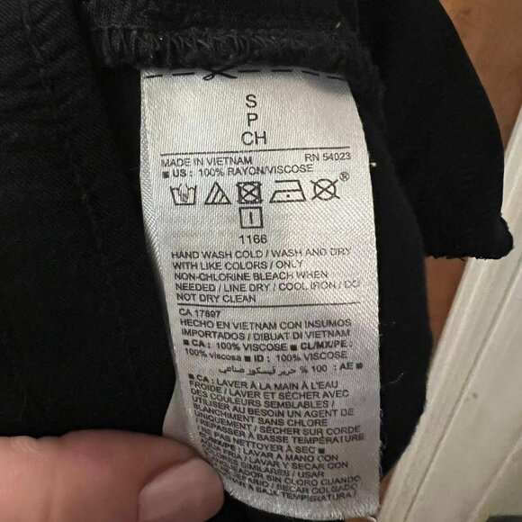 🐻Size S - Old Navy - Black Knit Capri Pants - Petite - Picture 4 of 6